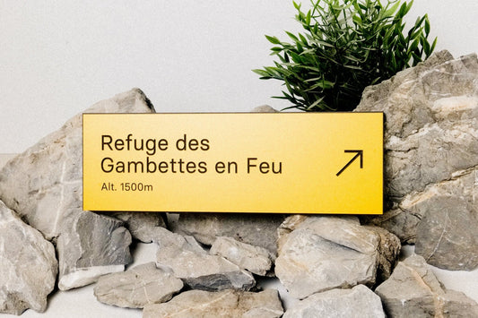 Panneau de randonnée personnalisé Refuge des Gambettes en Feu, idée cadeau pour un randonneur