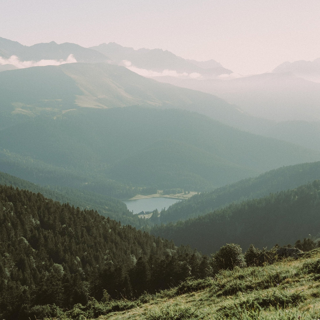 Les plus beaux lacs des Pyrénées : une randonnée entre terre et eau